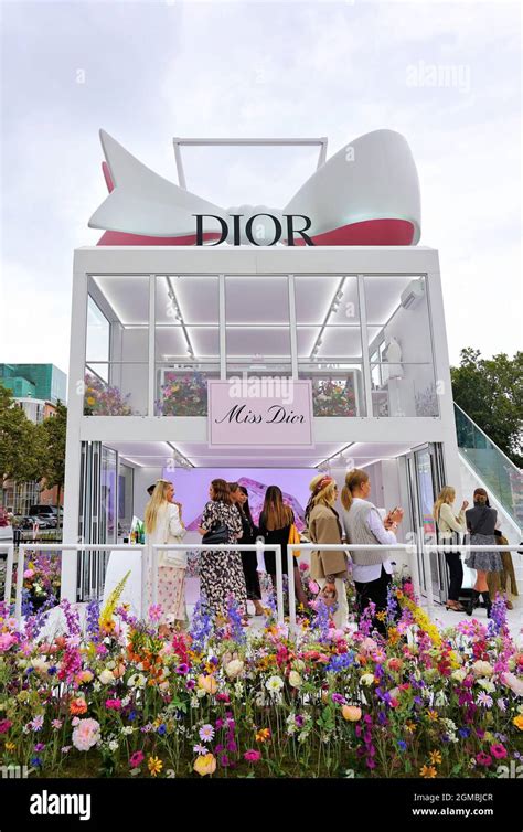 miss millefiori dior pop up.